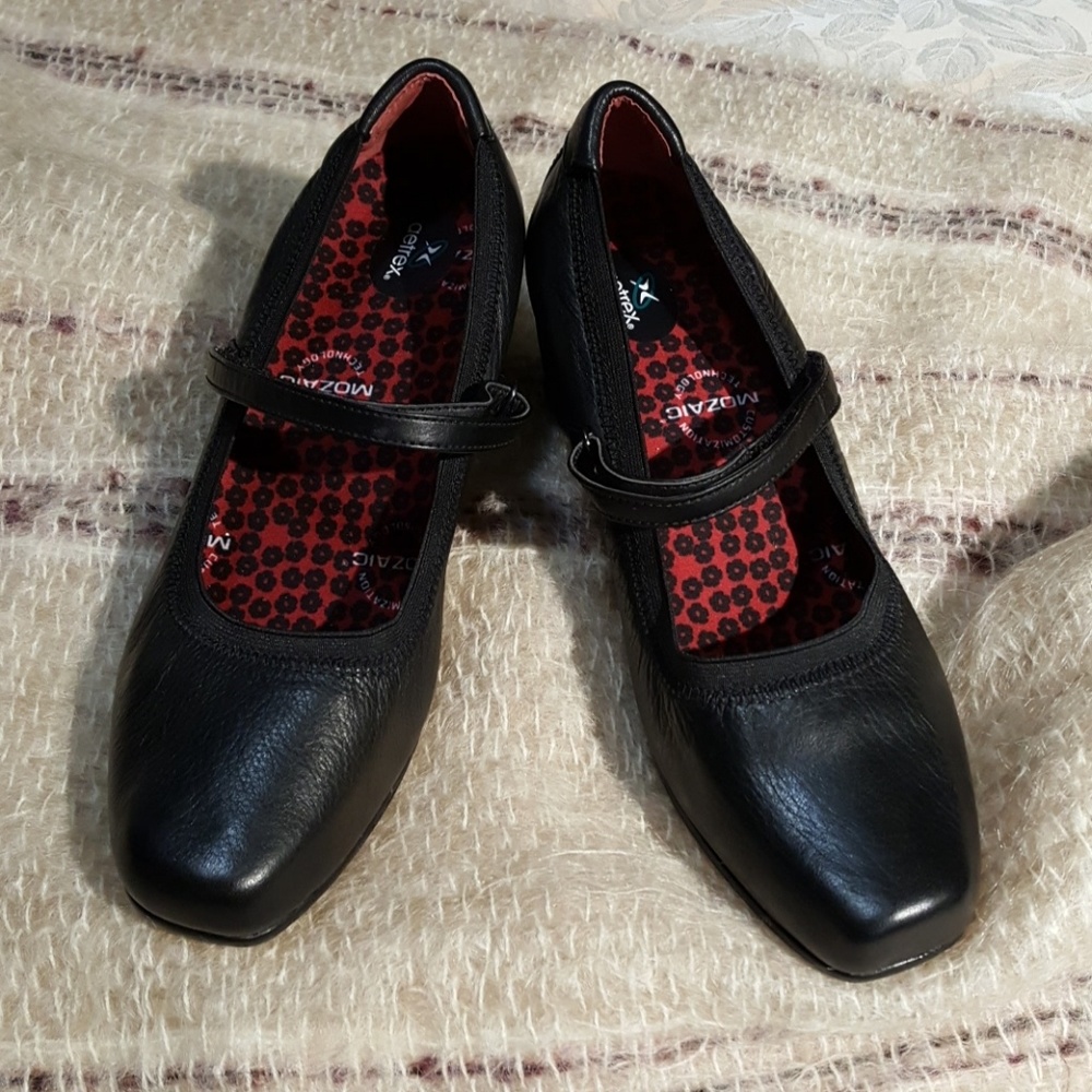Like new! Beautiful Aetrex wedges Size 10/EU 42
